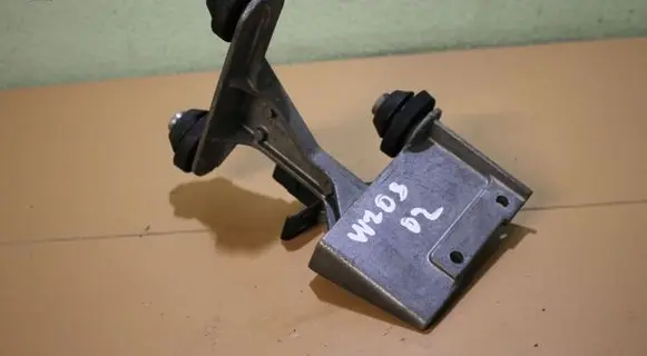 Mercedes-Benz C W203 ABS pump bracket A2034310240