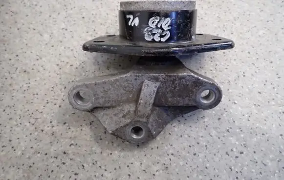 Mitsubishi Colt Engine mount vacuum valve 
