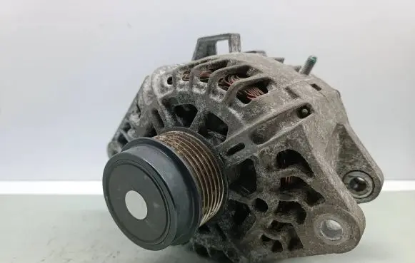 KIA Rio Generator/alternator 373002B760 2616559 2655447