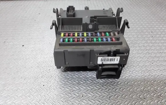 Renault Espace - Grand espace IV Fuse module 8200447438A