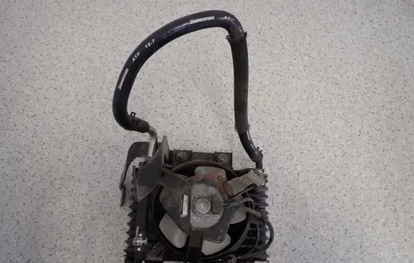 Mitsubishi Outlander Engine oil radiator 