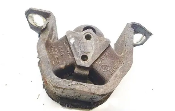 Opel Calibra Engine mount bracket 90279258