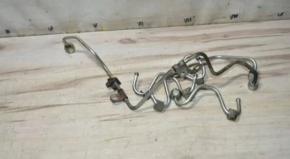 Fuel injector supply line/pipe