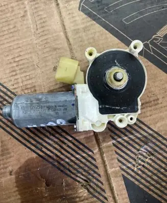 BMW X5 E70 Rear door window regulator motor 0130821461