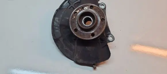 Front wheel hub