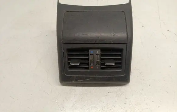 BMW 3 E90 E91 Rear air vent grill 7129556