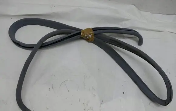 Mercedes-Benz E W124 Front door rubber seal