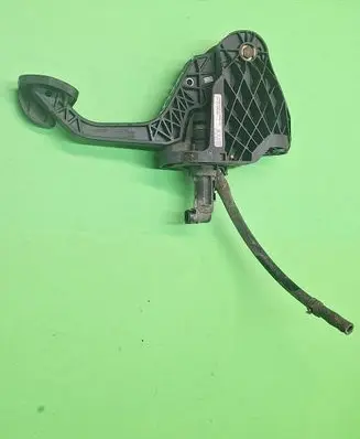 Volkswagen Golf V Clutch pedal 1T1721059BE 2100810183