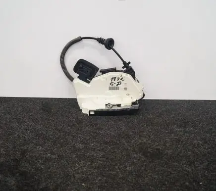 Volkswagen Golf VII Rear door lock 5K4839016Q
