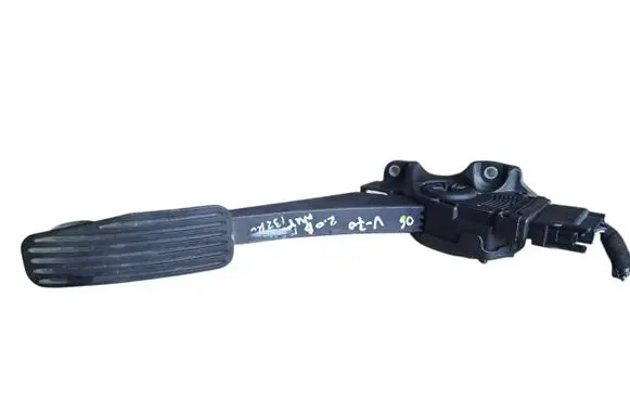 Accelerator throttle pedal