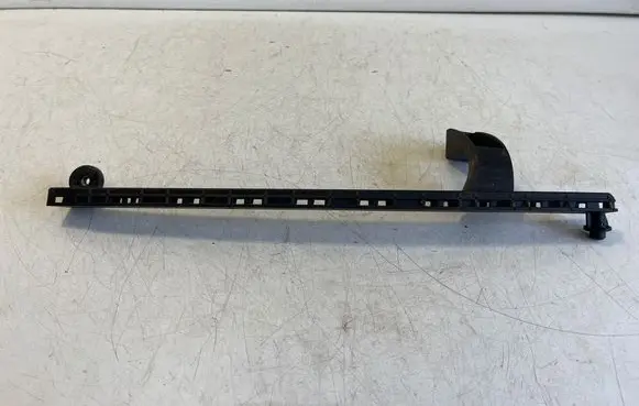 Audi Q2 - Rear door windshield rail 81A839068