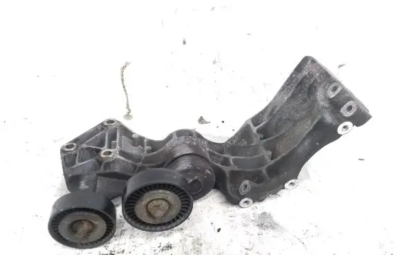 Mercedes-Benz B W245 Generator/alternator bracket A6402021040