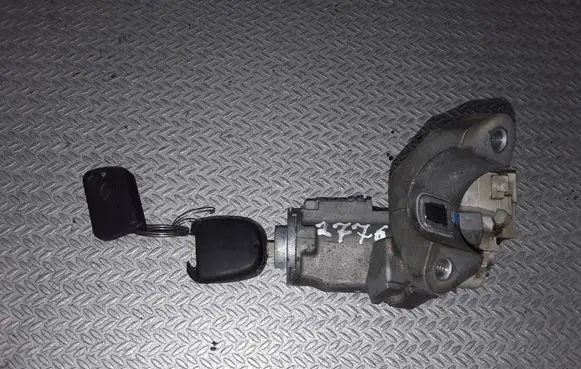 Toyota Corolla Verso E121 Ignition lock 46020336