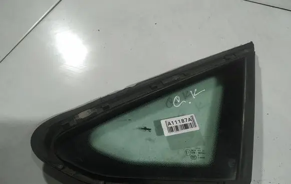 Volkswagen Sharan Front triangle window/glass AS2