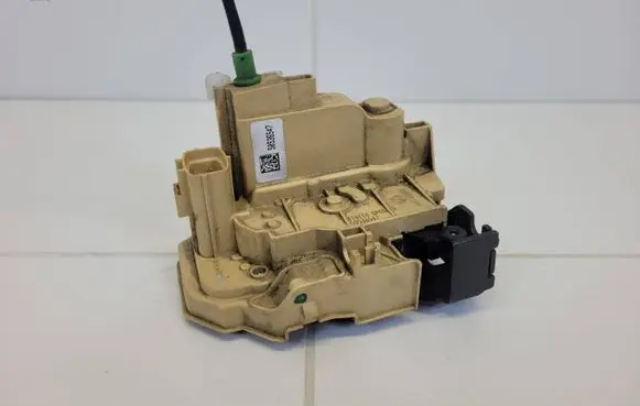 Loading door lock