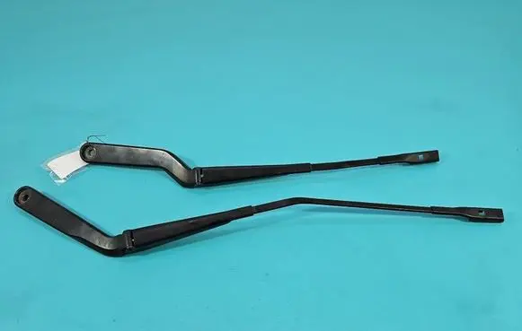Front wiper blade arm