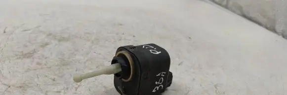 Audi A4 S4 B5 8D Headlight level adjustment motor 