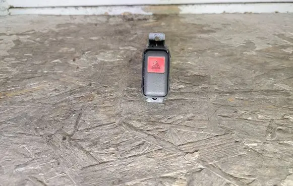 Honda CR-V Hazard light switch M11769 HD20