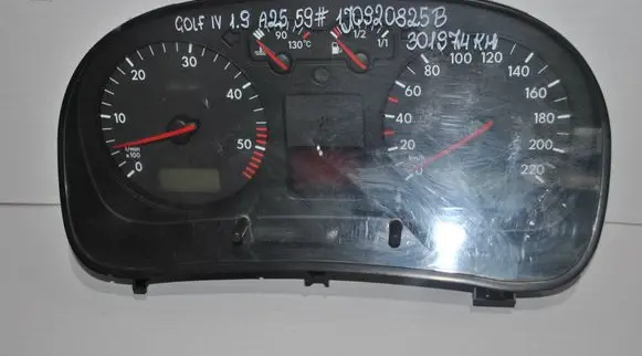 Speedometer (instrument cluster)