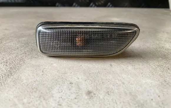 Volvo XC70 Front fender indicator light 8658944