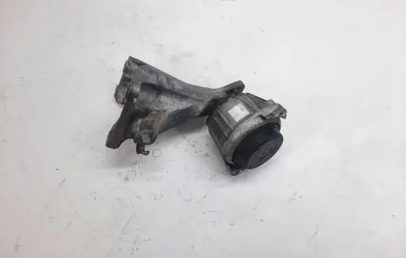 BMW 3 E90 E91 Engine mounting bracket 6781916