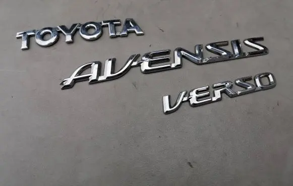 Toyota Avensis Verso Manufacturers badge/model letters 
