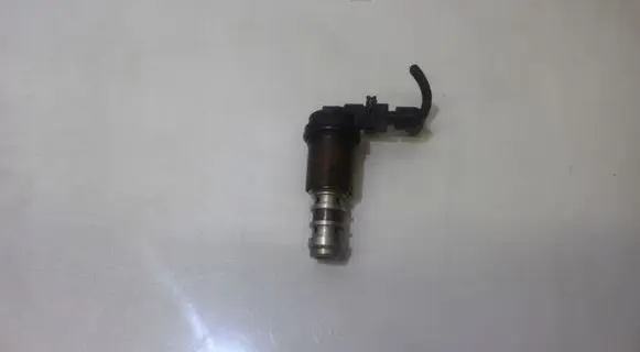 BMW 3 E90 E91 Camshaft vanos timing valve 13150137