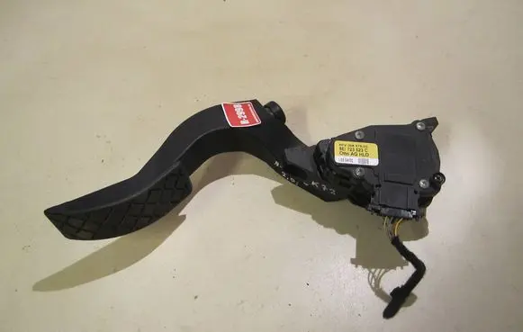 Audi A4 S4 B6 8E 8H Accelerator throttle pedal 8E1723523C 050402