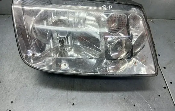 Volkswagen Bora Front reflector 