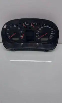 Volkswagen Golf IV Speedometer (instrument cluster) 1J0920822A