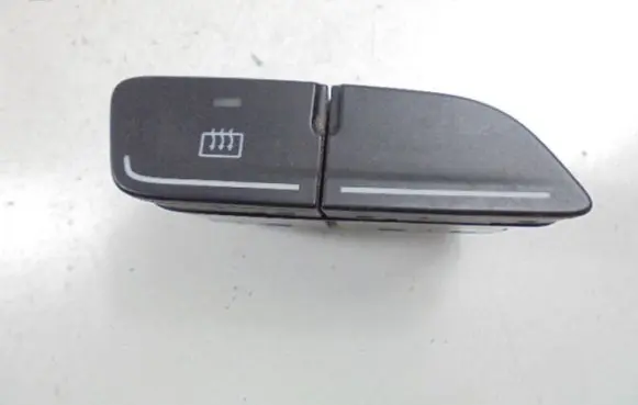 Ford Focus Windscreen/window heater switch AM5T18C621AC
