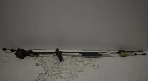 Opel Insignia A Gear shift cable linkage 55577537