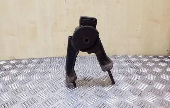 Toyota Corolla Verso E121 Engine mount bracket