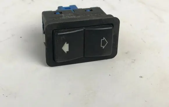 BMW 7 E38 Electric window control switch 8368932