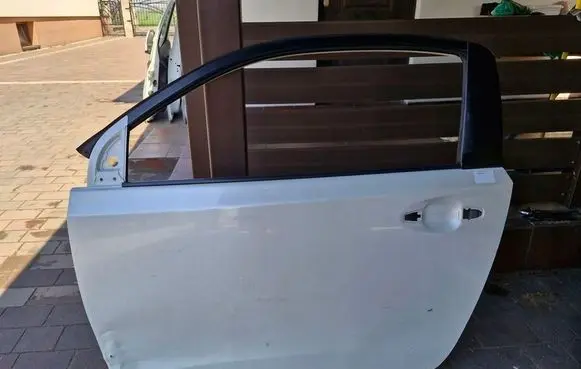 Toyota iQ Door (2 Door Coupe) 