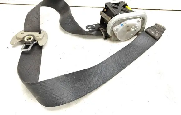 Toyota Avensis T250 Front seatbelt 7321005051 041024
