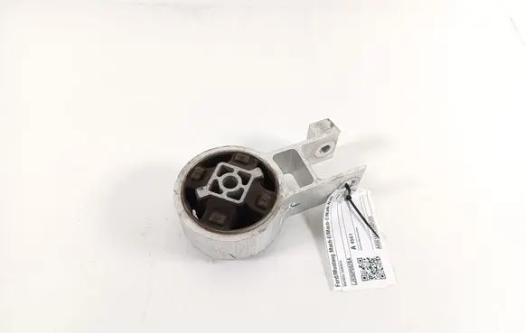 Engine mounting bracket