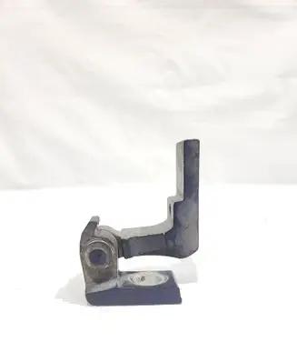 Volkswagen PASSAT B5.5 Front door lower hinge 4b0831412b