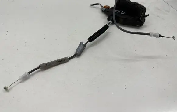 Opel Mokka B Front door lock 16944087