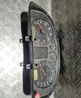 Volkswagen PASSAT B5 Speedometer (instrument cluster) 86311245