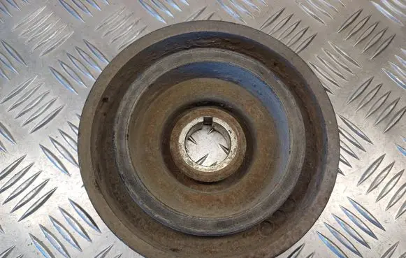 Volvo S40 Crankshaft pulley 8928