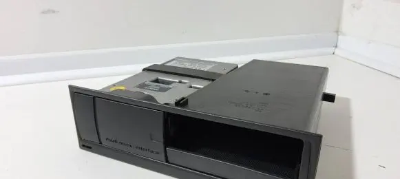 Audi A6 S6 C6 4F HiFi Audio sound control unit 4E0035785D