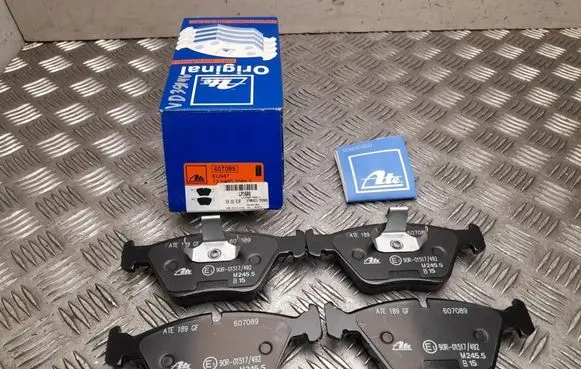 BMW 5 E39 Brake pads (rear) 13046070892