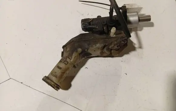 Nissan Tiida C11 Master brake cylinder 