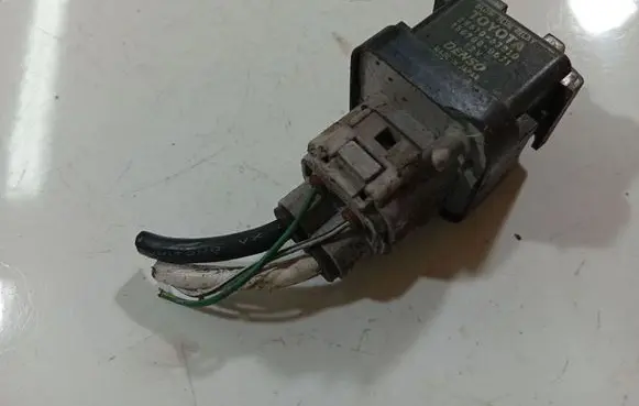 Toyota Avensis Verso Glow plug pre-heat relay 2861067010