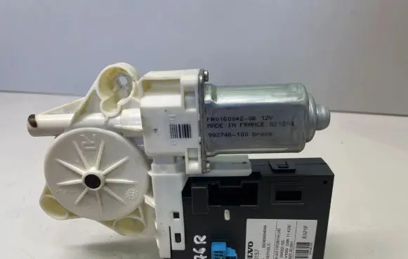Volvo S40 Front door window regulator motor 30710157