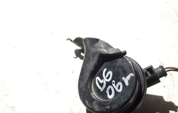 Volkswagen PASSAT B6 Horn signal 3C0951221