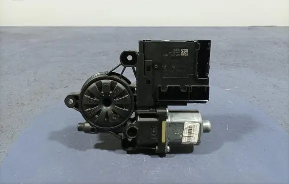 Volkswagen PASSAT CC Front door window regulator with motor 3AA959701A