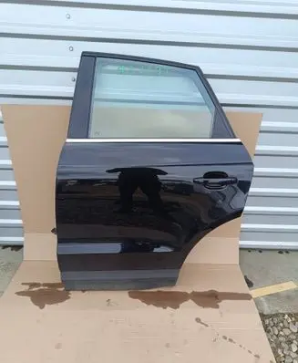 Audi Q3 8U Rear door 