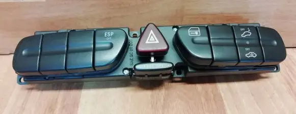 Mercedes-Benz C W203 Hazard light switch 2038215551 A2038215551 3306570101